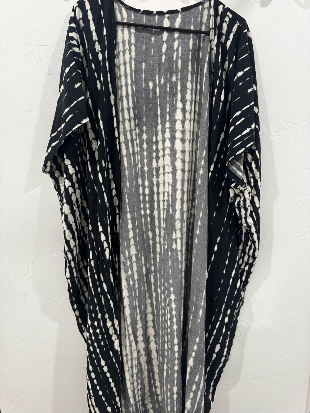 SO Black and White Tie-Dye Draped Open Kimono - Picture 2 of 4